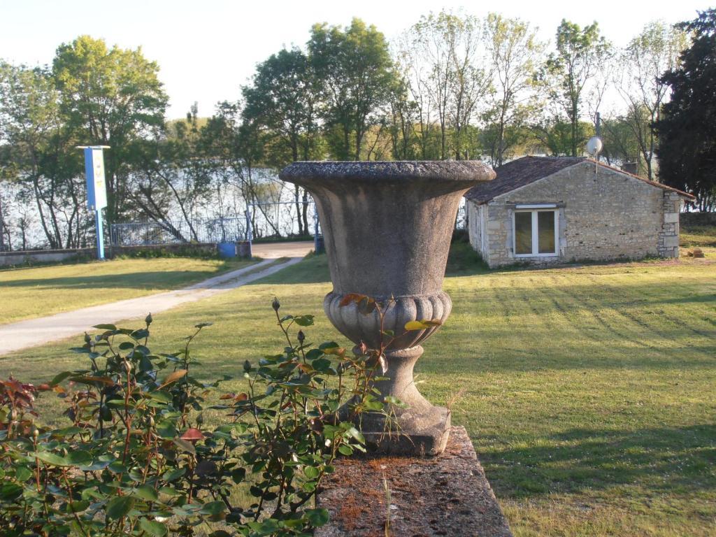 Hotel Chateau Sainte Marie Dompierre-sur-Charente Exterior foto